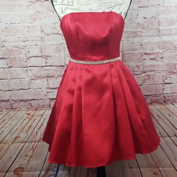 B Darlin 1/2 Red Strapless Dress Pockets Juniors - Picture 1 of 7
